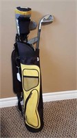 CHILD'S GOLF CLUBS IN BAG