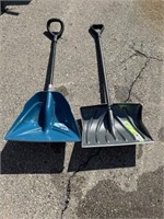 Pair of outdoor plastic shovels, like new