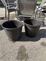 Suncast plastic planters