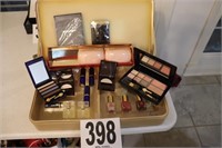 Estee Lauder Products in a Storage Case(R4)