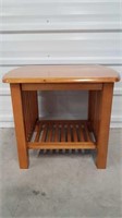 OAK END TABLE WITH SLAT SHELF