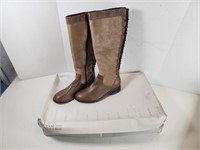NEW Geox: Mendi Boots (Size: 9)