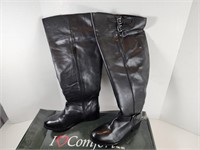 I <3 Comfort: Black Boots (Size: 8)
