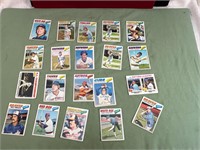 (21) 1977 BASEBALL CARDS