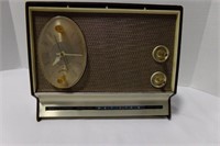 Sears Silvertone clock radio clock and radio works