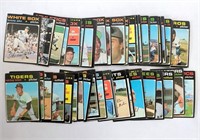 1971 Topps Baseball Cards 50 + / -