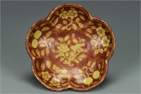 A MING DYNASTY DISH WANLI MARK AND PERIOD