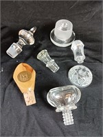 Variety of bottle stoppers(7)