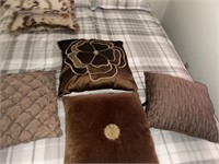 4 brown pillows