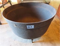 18 INCH CAST IRON POT