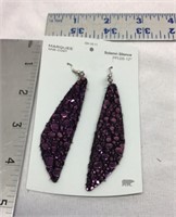 OF) PURPLE LOOK DANGLE EARRINGS