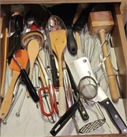 COOKING UTENSILS & KNIVES