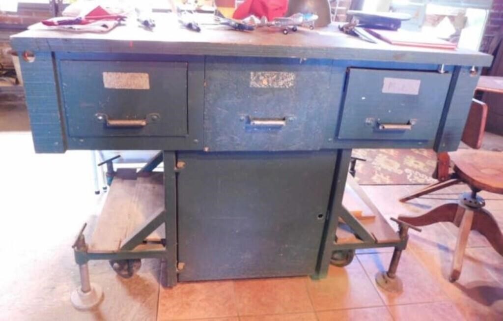 Industrial work bench w/ metal base, crank down