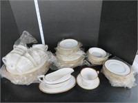 62 PIECES ROYAL WORCESTER 'VICEROY' CHINA