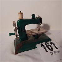 TOY SEWING MACHINE KAY AN EE SEW MASTER