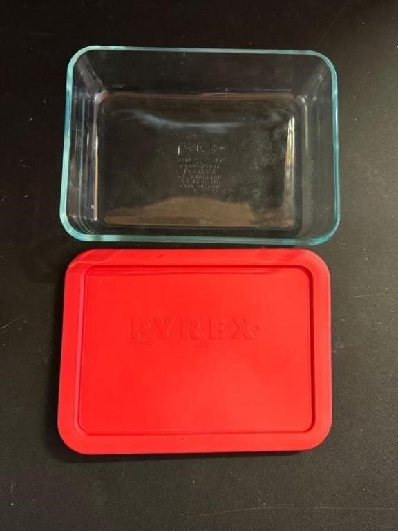 PYREX Dish with Rubber Lid