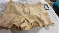 2 universal thread shorts, sizes 14 and 17