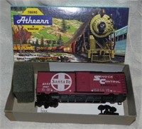 NIB 1995 Athearn Santa Fe Box Car, Danbury