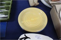 4 CERAMIC PLATES (CHIP)