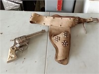 Hubley Texan cap gun toy pistol with holster