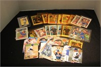 SELECTION OF CARDS INCLUDING ROOKIES