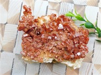 VANADINITE ROCK STONE LAPIDARY SPECIMEN