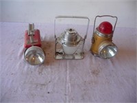 3 flashlights / lamps - batteries not included