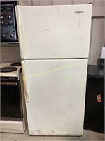 Whirlpool Fridge Freezer Combo has rust and