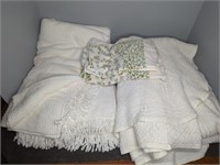 (2) BED SPREADS