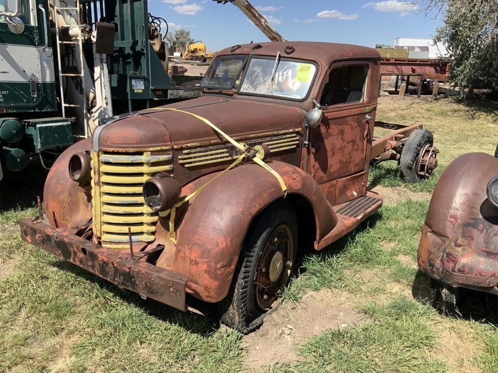 Nebraska Truck Hoard Auction - Part 2 - Day 1!!