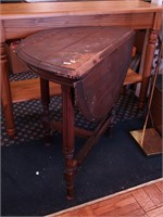 Vintage round single dropleaf gateleg table,