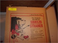 Squeezo Strainer - New in Box