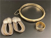 Sterling bracelet, earrings and ring lot  43.20 g