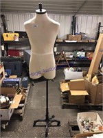 MALE MANNEQUIN ON ROLLING STAND