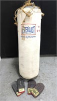 Vintage Everlast boxing bag with gloves