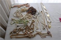 LOT OF COSTUME JEWELRY