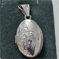 10K 4.3g Locket With Photo Compartment Pendant