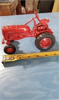 ERTL FARMALL CUB DIECAST TOY TRACTOR MINT