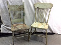 2 chaises pressed-back en bois 37"/16"/16"