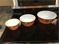 Pyrex nesting bowls