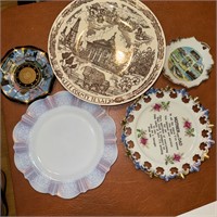 5 Decorative Plates w/4 Stands
