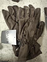 Dan’s gloves size M