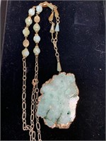 COSTUME NECKLACE W/ GEODE SLICE PENDANT