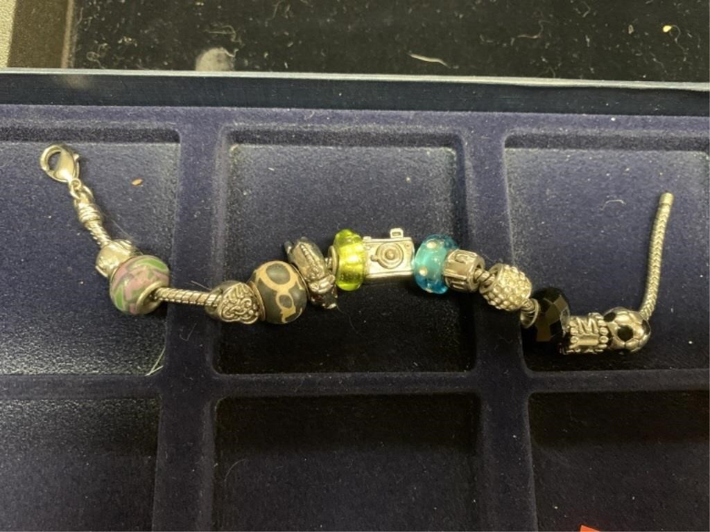 BRACELET W/ MULTIPLY CHARMS - MISSING CLASP
