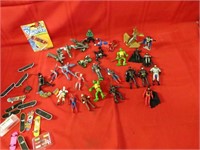 Toy action figure lot.