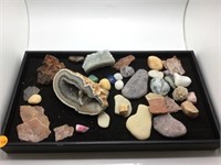 TRAY OF COLLECTIBLE STONES - GEODE, LAVA & MORE