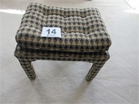 17x22x19" Vanity Stool