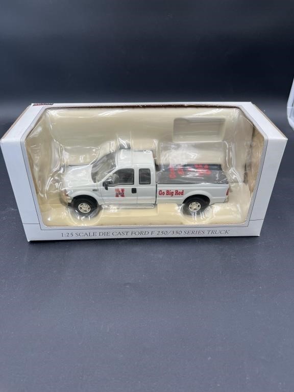 1/25 scale die cast Ford F250/350 Series truck