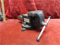 Duracraft 5" bench vise.