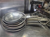ASSORTED SIZE FRYING PANS